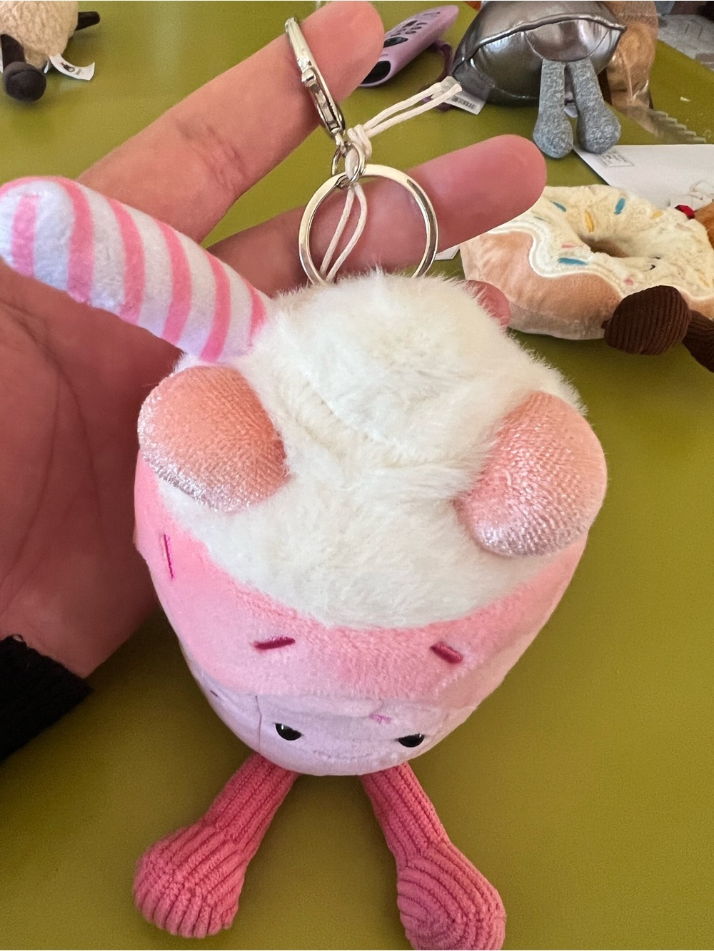 STRAWBERRY MILKSHAKE PLUSH KEYCHAIN - Picture 5 of 5